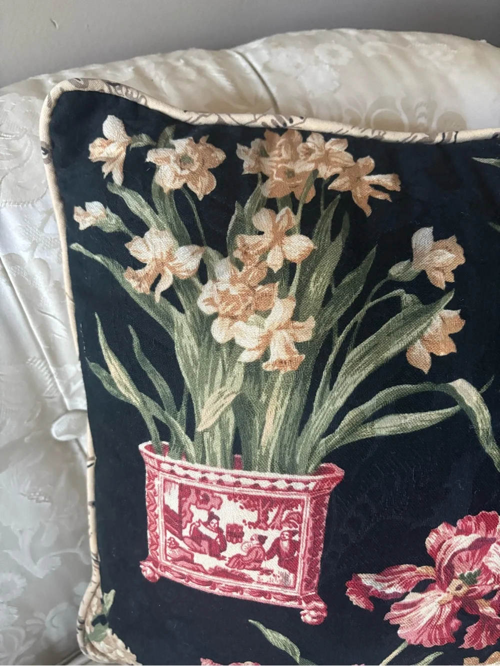 Vtg 2 Chinoiserie Floral Accent Pillows Set Platinum Collection USA Made 15”x16”